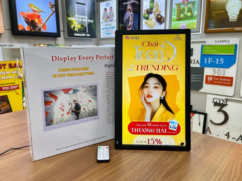 Màn Hình Quảng Cáo LCD Để Bàn 17"